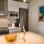 Comfortable - Canal St Martin *