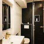Comfortable - Canal St Martin Apartment