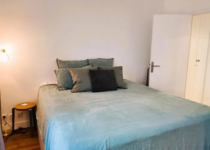 Comfortable - Canal St Martin