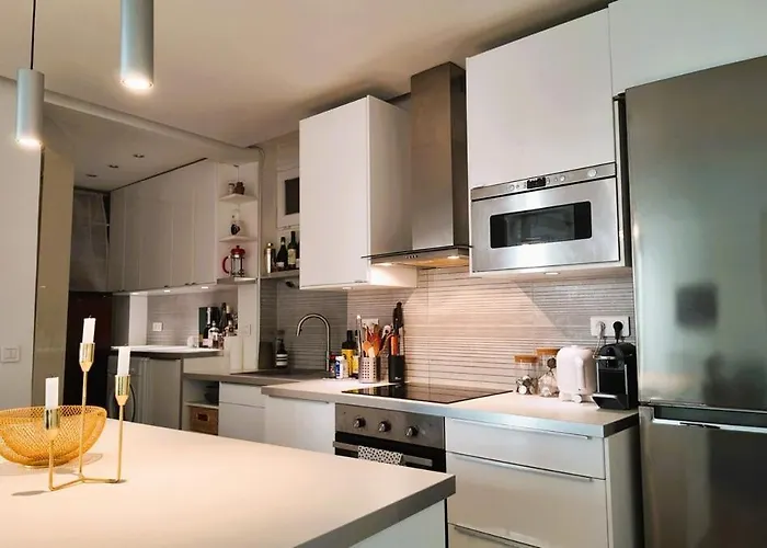 Comfortable - Canal St Martin