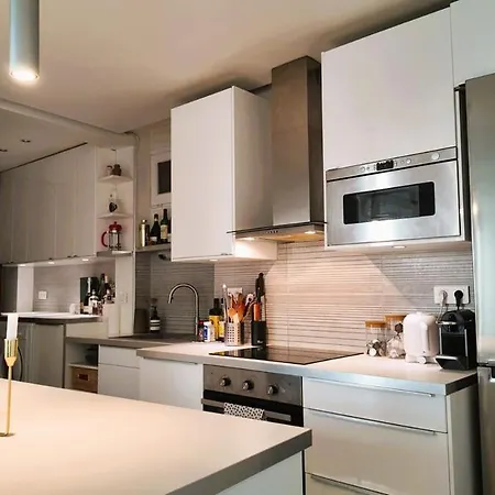 Comfortable - Canal St Martin