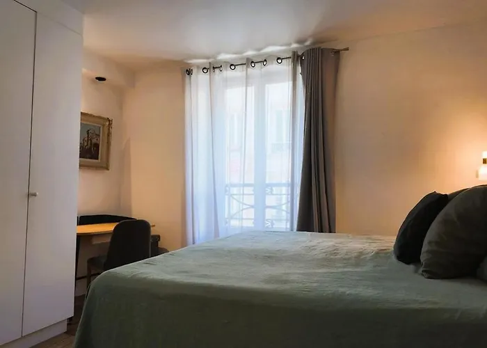 Comfortable - Canal St Martin