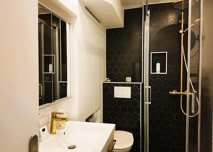 Comfortable - Canal St Martin Apartment